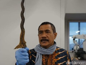 Penampakan Detail Keris Diponegoro Jepretan Empu Totok di Belanda