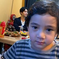 Penuhi Janji, Raffi Nagita Menjamu Siwon Choi dengan Makanan Khas Indonesia