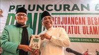 Rais Am PBNU, KH Miftahul Akhyar bersama Gus Yahya resmi meluncurkan buku bertajuk Perjuangan Besar Nahdlatul Ulama.