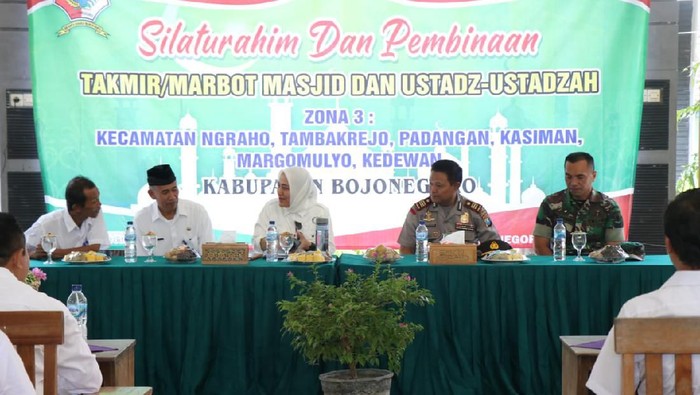 Bupati Bojonegoro Anna Muawanah