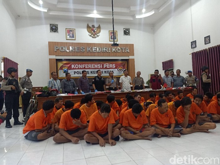 Dalam dua bulan terakhir, Polresta Kediri mengungkap 22 kasus kejahatan. Terdiri dari kasus narkoba, perjudian, penipuan, pencurian hingga pengeroyokan.