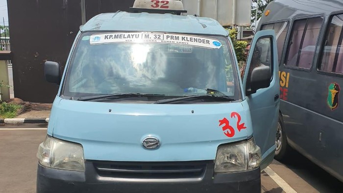 Polisi amankan angkota yang terlibat kejar-kejaran di Jatinegara, Jaktim