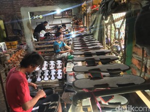 Wabah Corona dan Ancaman terhadap Buruh Industri Padat Karya