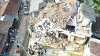 Gempa mengakibatkan 280 rumah di Kalapanunggal dan Kabandungan, Sukabumi, rusak. Tidak hanya itu, satu bangunan sekolah juga roboh. Istimewa.