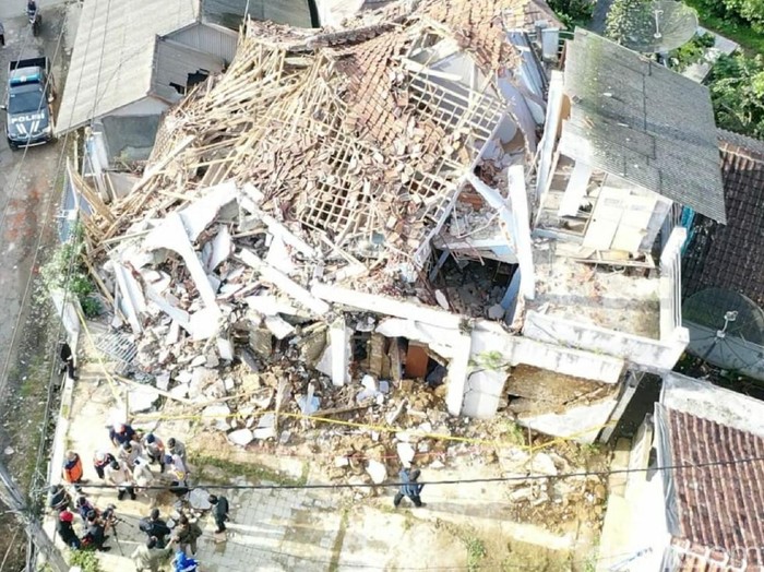 Penampakan kerusakan bangunan dampak gempa M 4,9 di Sukabumi