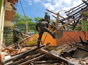 SD di Sukabumi Ambruk Akibat Gempa, 257 Siswa Diliburkan