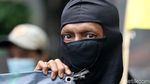 Aksi Bakar Ban Warnai Demo Kasus Sarang Burung Walet Novel Baswedan