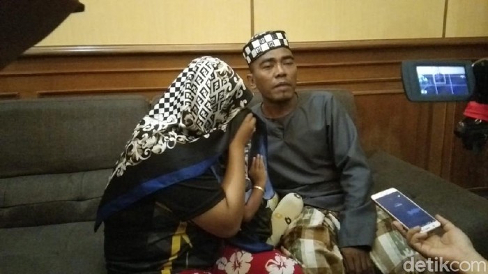 Pasutri asal Pasuruan berinisial AB dan S diamankan polisi. Mereka dilaporkan menculik anak perempuan majikannya asal Malaysia yang masih berusia 3 tahun.