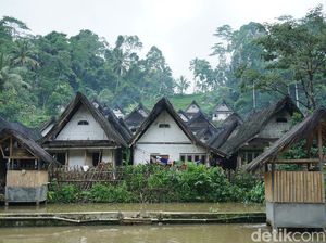 Kampung Naga, Shirakawa-go dari Tasikmalaya