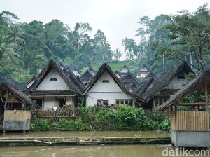Kampung Naga, Shirakawa-go dari Tasikmalaya