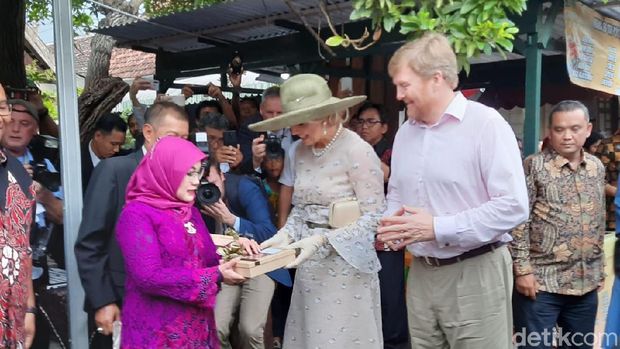 Mengintip Raja Belanda Belanja Batik di Kampung Cyber Yogyakarta