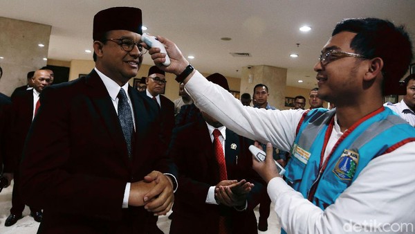 Momen Anies Dicek Suhu Tubuh Jelang Rapat Bareng DPRD DKI