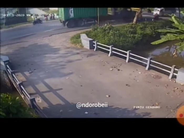 Kecelakaan melibatkan 5 kendaraan di Jalur Pantura Pati, satu tewas empat luka, Rabu (11/3/2020).