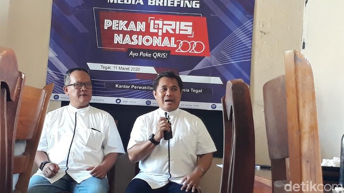 Kepala Perwakilan Bank Indonesia Tegal memberikan keterangan kepada wartawan