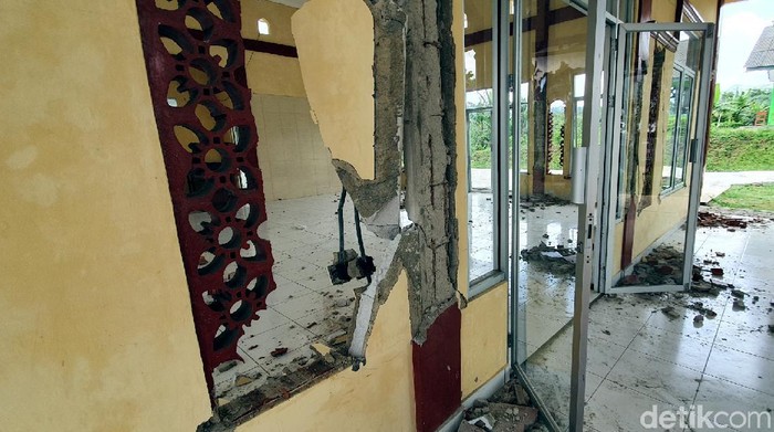 Asrama Ponpes di Sukabumi Rusak Akibat Gempa