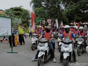 Hendak ke Grahadi, Massa Buruh di KBS Berbalik ke Bundaran Waru