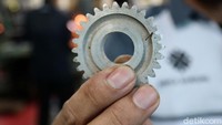 Ida juga menyebutkan, banyak BLK yang diberikan kepada pemerintah daerah akan dikembalikan kembali ke Kementerian Ketenagakerjaan karena tidak dapat terpenuhi kebutuhannya oleh APBD.