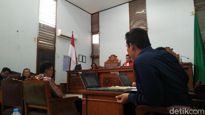 Saksi tersebut yakni ahli hukum administrasi Universitas Atma Jaya Yogyakarta, Riawan Tjandra.