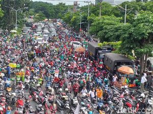 Tak Hanya Orasi, Massa Tolak Omnibus Law di Surabaya Akan Deklarasi
