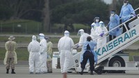 Para penumpang kapal pesiar Grand Princess itu diketahui akan dikarantina selama beberapa pekan guna menjalani observasi dan menekan penyebaran virus corona agar tak meluas ke masyarakat dan wilayah lain di AS sebelum dipulangkan kepada keluarga. AP Photo/Jeff Chiu.