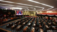 Dewan Perwakilan Rakyat Daerah (DPRD) Provinsi DKI Jakarta menggelar rapat paripurna untuk mendengarkan penjelasan Gubernur DKI Jakarta Anies Baswedan mengenai usulan Raperda tentang Perubahan Kedua Atas Peraturan Daerah (Perda) Nomor 3 Tahun 2012 tentang Retribusi Daerah.