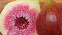 Setiap karya seninya dibuat secara detail, mulai dari tekstur hingga gradasi warna. Oleh karena itu bentuknya mirip seperti makanan sungguhan. Seperti pada buah yang satu ini. Foto: Instagram @seiji_kawasaki