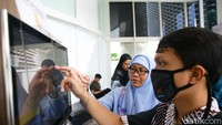 Menteri Keuangan Sri Mulyani Indrawati mengatakan jumlah WP yang yang melaporkan SPT secara manual mengalami penurunan drastis. Dirinya pun mengaku senang lantaran pelaporan SPT sudah mudah diakses oleh masyarakat.