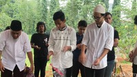 Rama dimakamkan di TP Al-Muchdar Cimanggis, Jakarta Timur pada sore tadi.