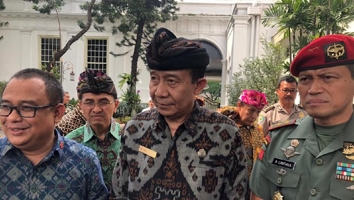 Ketua Panitia Perayaan Nyepi sekaligus Danjen Kopassus, Mayjen I Nyoman Cantiasa usai bertemu Presiden Jokowi. (Foto: Kanavino/detikcom)