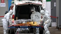 Pusat Pengendalian dan Pencegahan Penyakit Korsel atau KCDC juga melaporkan tiga kematian baru, yang menjadikan jumlah korban meninggal akibat virus corona menjadi 54 orang. Chung Sung-Jun/Getty Images