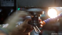 Pemerintah akan terus mengebut penyerapan tenaga kerja untuk menurunkan angka pengangguran di Indonesia.