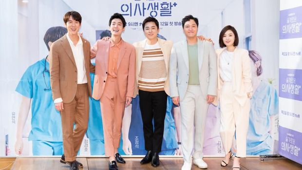 5 Alasan Kamu Harus Mulai Nonton Drama Korea 'Hospital Playlist'
