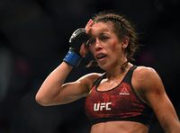 Pertandingan Brutal, Kepala Petarung UFC Wanita Ini Sampai 'Penyok' 