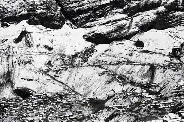 La Rinconada merupakan kota di Peru yang dekat dengan pertambangan emas. Posisinya berada di 5.100 mdpl, dan menjadikannya pemukiman tertinggi di dunia. La Rinconada merupakan kota di Peru yang dekat dengan pertambangan emas. Posisinya berada di 5.100 mdpl, dan menjadikannya pemukiman tertinggi di dunia.