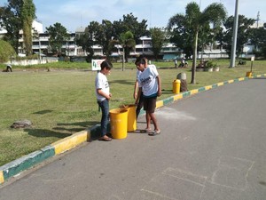 Kerap Bikin Resah, Preman di Medan Dihukum Jadi Pembersih Sampah