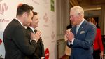 Awkward Moment! Saat Pangeran Charles Lupa Tak Boleh Salaman