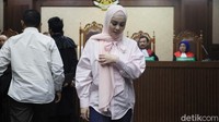 Pada 2009, Jennifer Dunn kedapatan melakukan pesta narkoba yang membuatnya kembali mendekam di tahanan. Foto: Ari Saputra