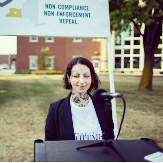 Meski begitu, ia memiliki ketertarikan yang besar terhadap dunia politik. Wanita 24 tahun itu pun telah menjadi anggota di partai politik Libertarian. Foto: dok. Facebook