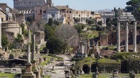 Salah satu situs bersejarah di kawasan Kota Roma ini juga turut terdampak penyebaran virus corona di Italia. Suasana di bangunan bersejarah itu tampak ramai dikunjungi pengunjung pada April 2015 silam, namun kini area tersebut tampak sunyi saat dipotret pada Rabu (11/3/2020) waktu setempat. AP Photo/Gregorio Borgia/Andrew Medichini.