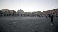 Padahal, sebelumnya Italia juga telah menghentikan seluruh penerbangan dari dan ke China setelah dua wisatawan China diuji positif virus corona. Italia pun telah memberlakukan penutupan seluruh wilayahnya untuk mencegah penyebaran virus corona yang lebih luas. Foto: Alessandro Pone/LaPresse via AP