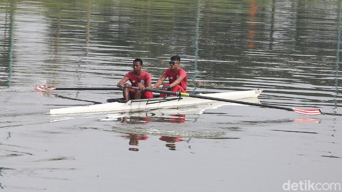 Atlet Dayung DKI Jakarta Berlatih Jelang PON 2020 Sejumlah atlet dayung DKI Jakarta berlatih di kawasan Kanal Banjir Timur. Latihan itu digelar sebagai persiapan jelang PON 2020 di Papua.