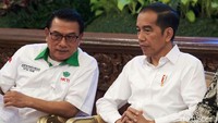 Sejak ada wabah virus Corona, Jokowi meningkatkan frekuensi mengkonsumsi jamu dari 1 kali sehari menjadi 3 kali sehari.