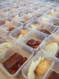 Cegah Corona, Pengantin Ini Siapkan Catering di Box untuk Dibawa Pulang Tamu