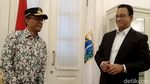 Cie... Anies Baswedan Semringah Banget Ketemu Kembaran