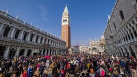 Di Italia, suasana ramai menyambut karnaval seperti ini terjadi di bulan Maret 2019. (Getty Images)