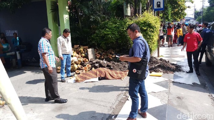 Pria di Sidoarjo ditemukan tewas bersimbah darah. Korban tewas dengan luka di bagian kepala.