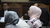 Dalam sidang itu, Jennifer mengakui pernah menerima mobil dari Wawan.