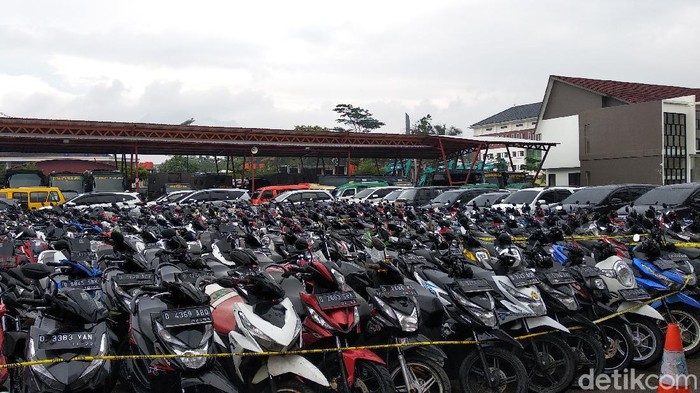 Polda Jabar Bongkar Ratusan Kendaraan Objek Fidusia