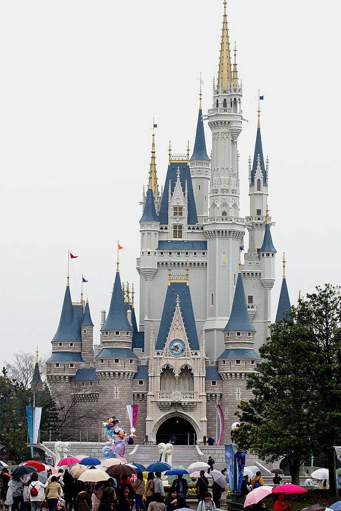 URAYASA, JAPAN - APRIL 15:  People walk in front of the Cinderella Castle at the 20th Anniversary of Tokyo Disneyland April 15, 2003 in Urayasu, Japan.  (Photo by Junko Kimura/Getty Images)