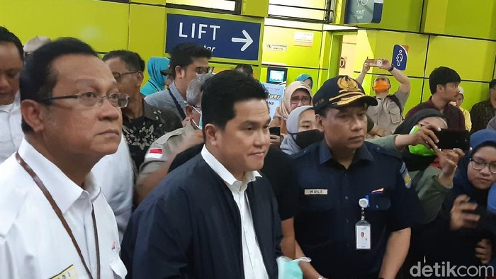Menteri BUMN Erick Thohir di Stasiun Gambir